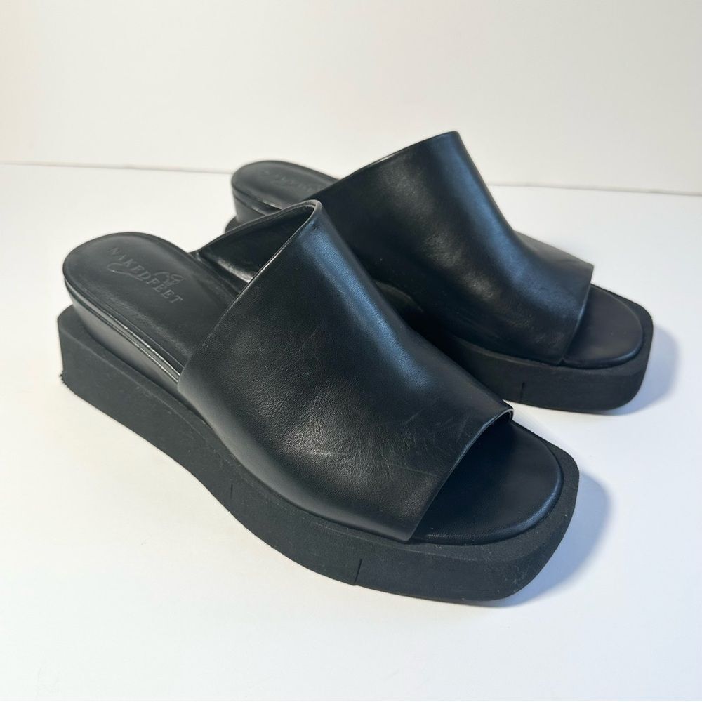 Naked Feet Leather Infinity Shoes 8M